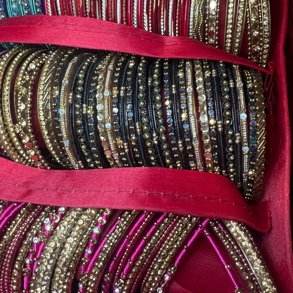 HUGE BOX OF BRACELETS 💝✨ - Picture 6 of 12